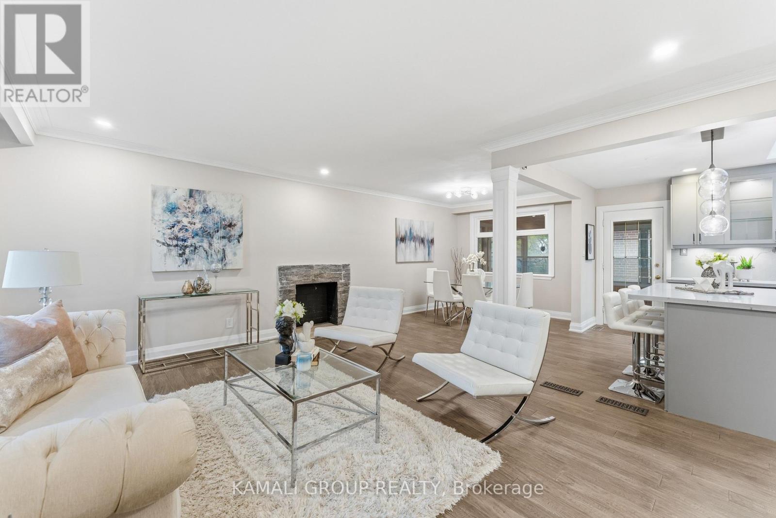 156 Trayborn Drive, Richmond Hill, Ontario  L4C 4L1 - Photo 8 - N12581370