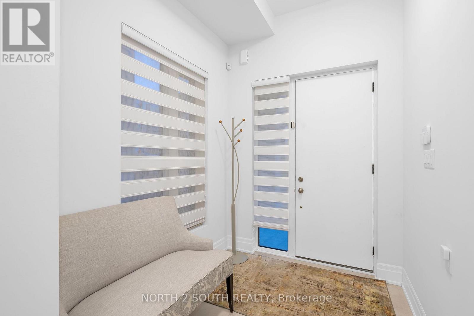 25 Aylin Crescent, Vaughan, Ontario  L6A 4Z8 - Photo 4 - N12581446