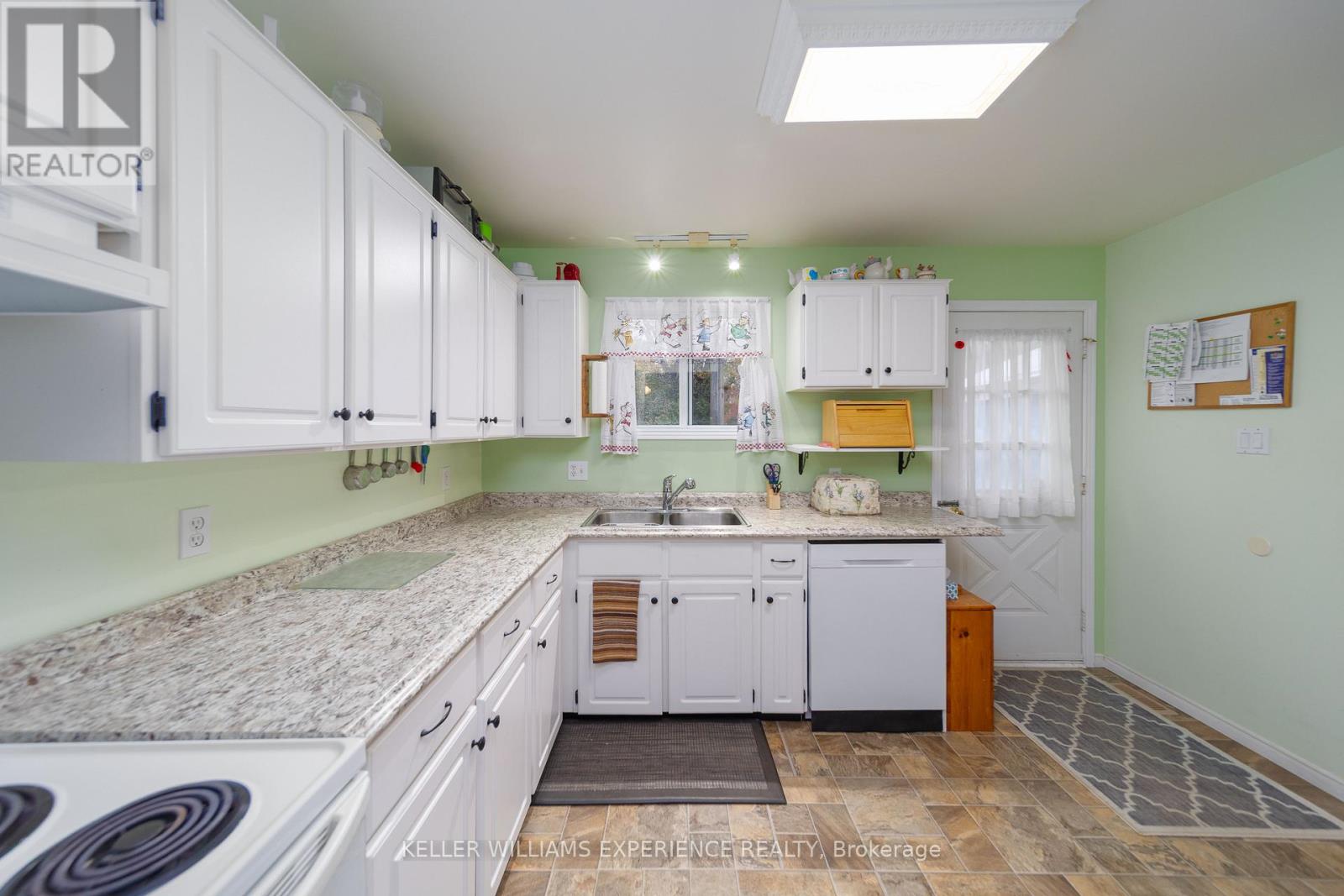 1 Bush Street, Severn (Coldwater), Ontario  L0K 1E0 - Photo 9 - S12581222