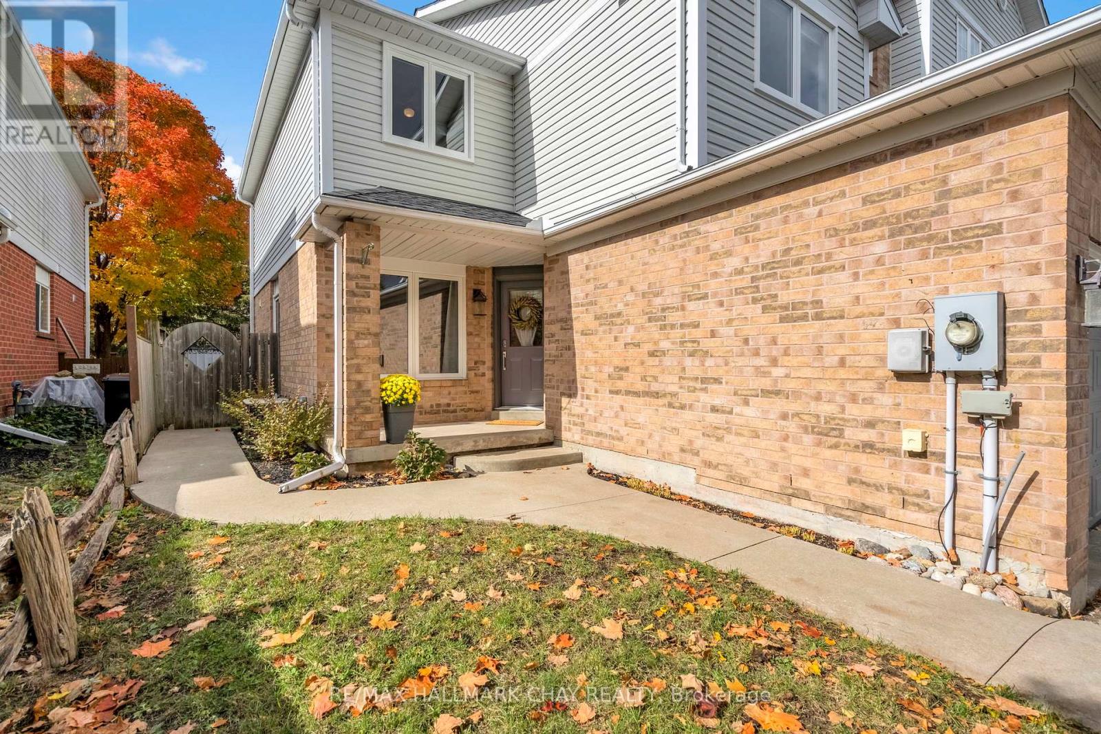 104 Pickett Crescent, Barrie (Painswick North), Ontario  L4N 8B9 - Photo 2 - S12581224