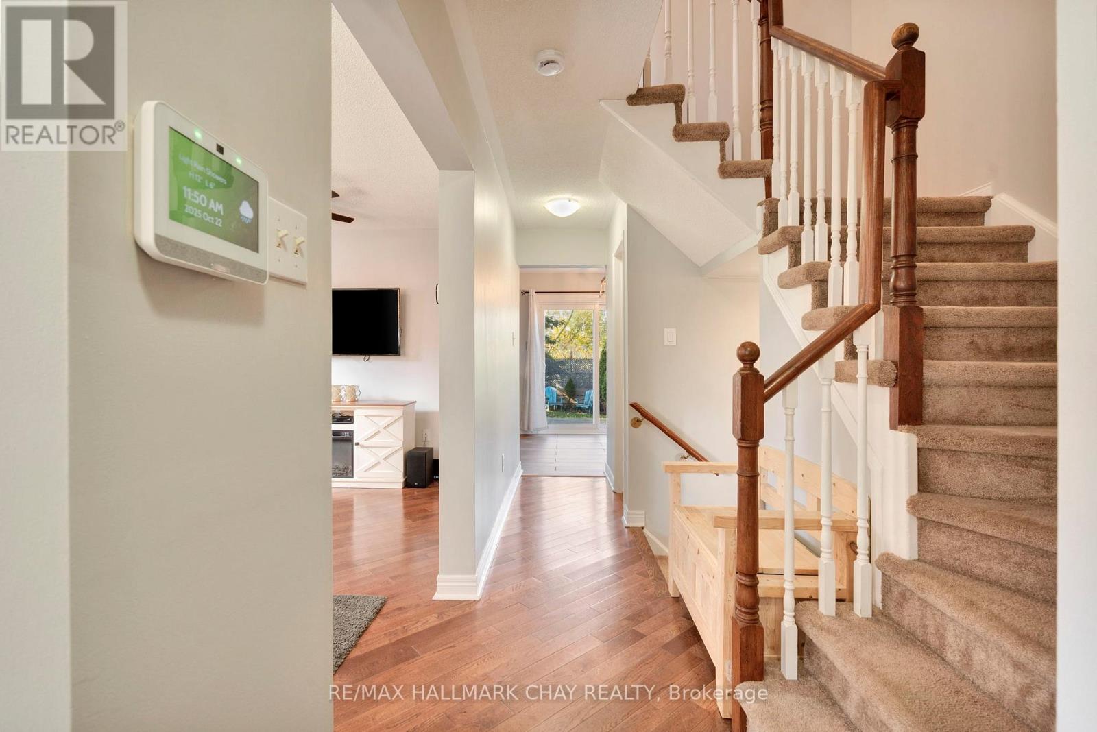 104 Pickett Crescent, Barrie (Painswick North), Ontario  L4N 8B9 - Photo 7 - S12581224