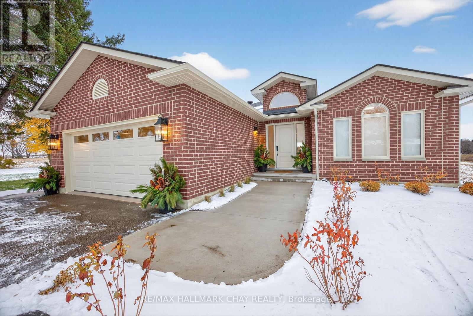 930 Marshall Road, Tiny, Ontario  L0K 2E1 - Photo 2 - S12581404