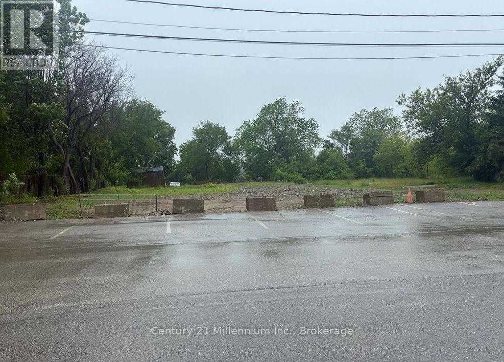 330 Durham Market Street S, Kincardine, Ontario  N2Z 2A2 - Photo 2 - X12581472