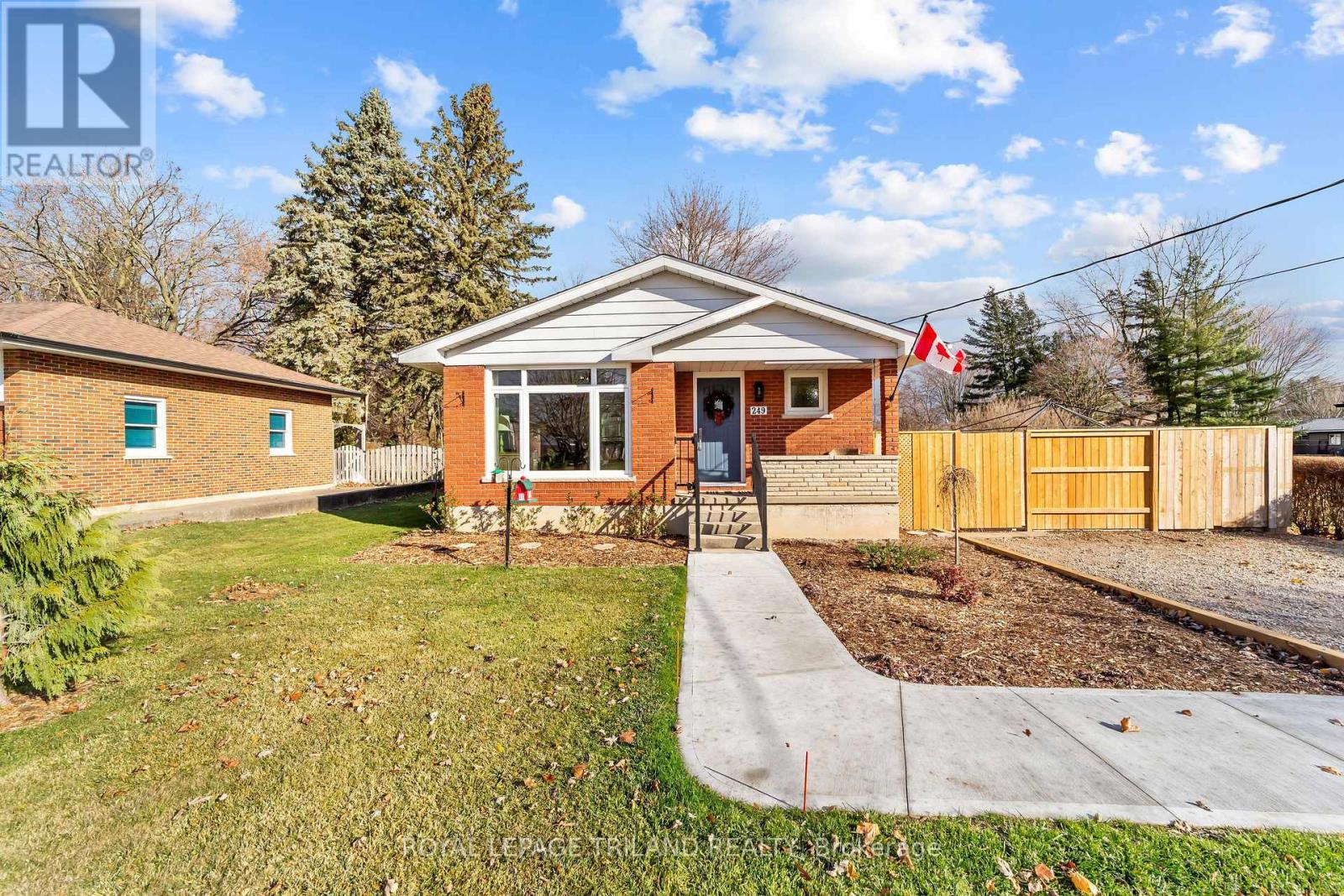 249 Coad Street, Southwest Middlesex, Ontario  N0L 1M0 - Photo 1 - X12581512