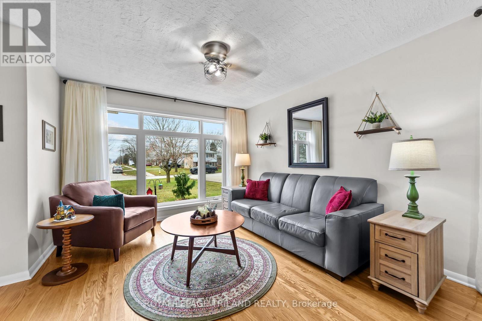 249 Coad Street, Southwest Middlesex, Ontario  N0L 1M0 - Photo 10 - X12581512