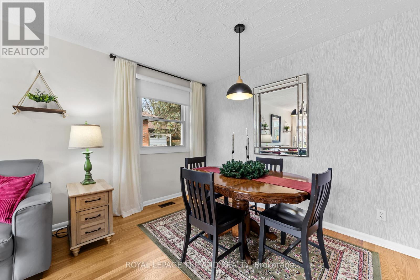 249 Coad Street, Southwest Middlesex, Ontario  N0L 1M0 - Photo 11 - X12581512