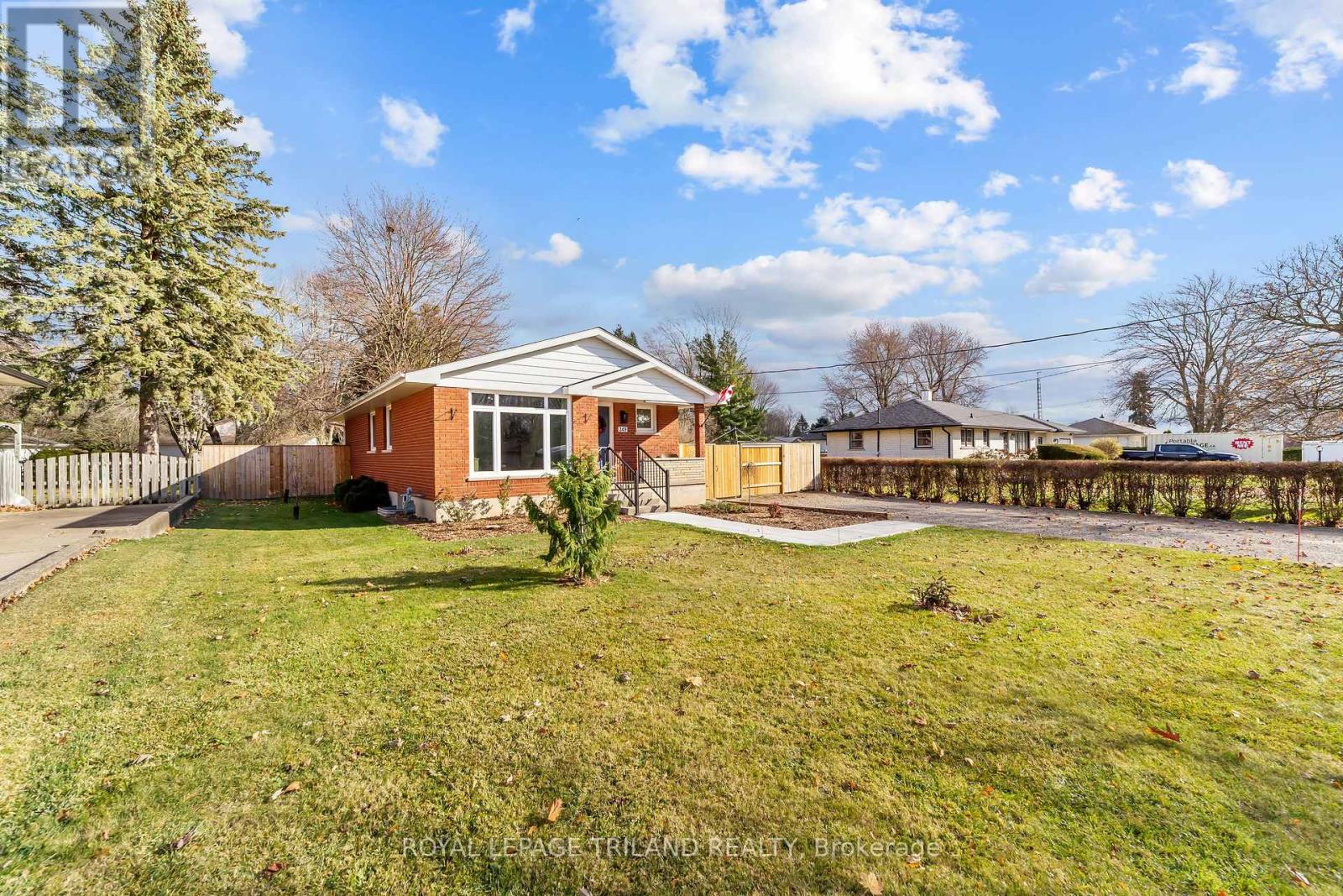 249 Coad Street, Southwest Middlesex, Ontario  N0L 1M0 - Photo 2 - X12581512