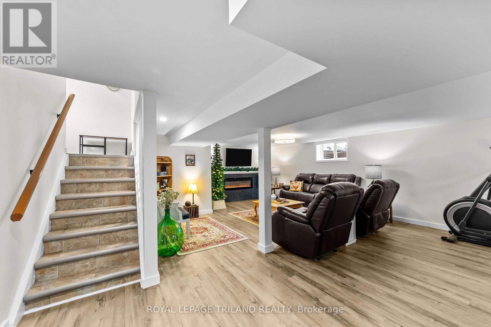 249 Coad Street, Southwest Middlesex, Ontario  N0L 1M0 - Photo 27 - X12581512