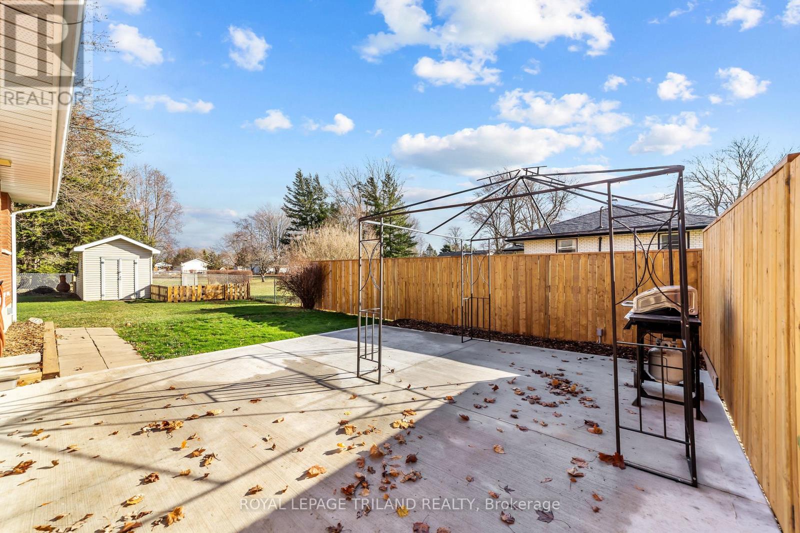 249 Coad Street, Southwest Middlesex, Ontario  N0L 1M0 - Photo 28 - X12581512