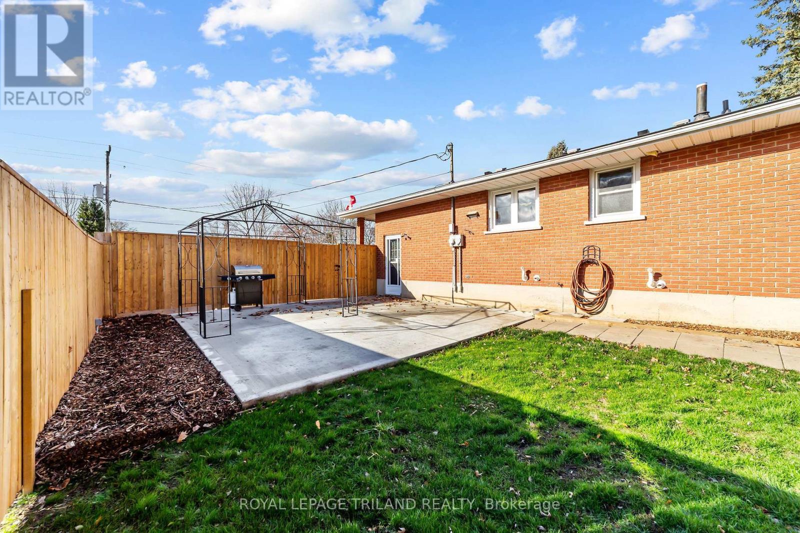 249 Coad Street, Southwest Middlesex, Ontario  N0L 1M0 - Photo 29 - X12581512