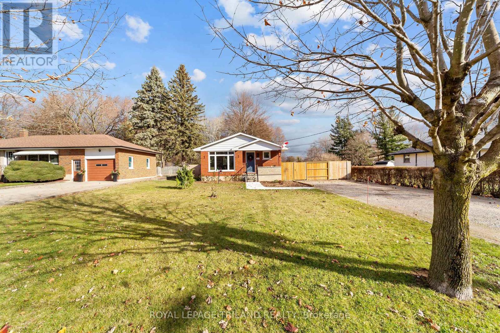 249 Coad Street, Southwest Middlesex, Ontario  N0L 1M0 - Photo 3 - X12581512