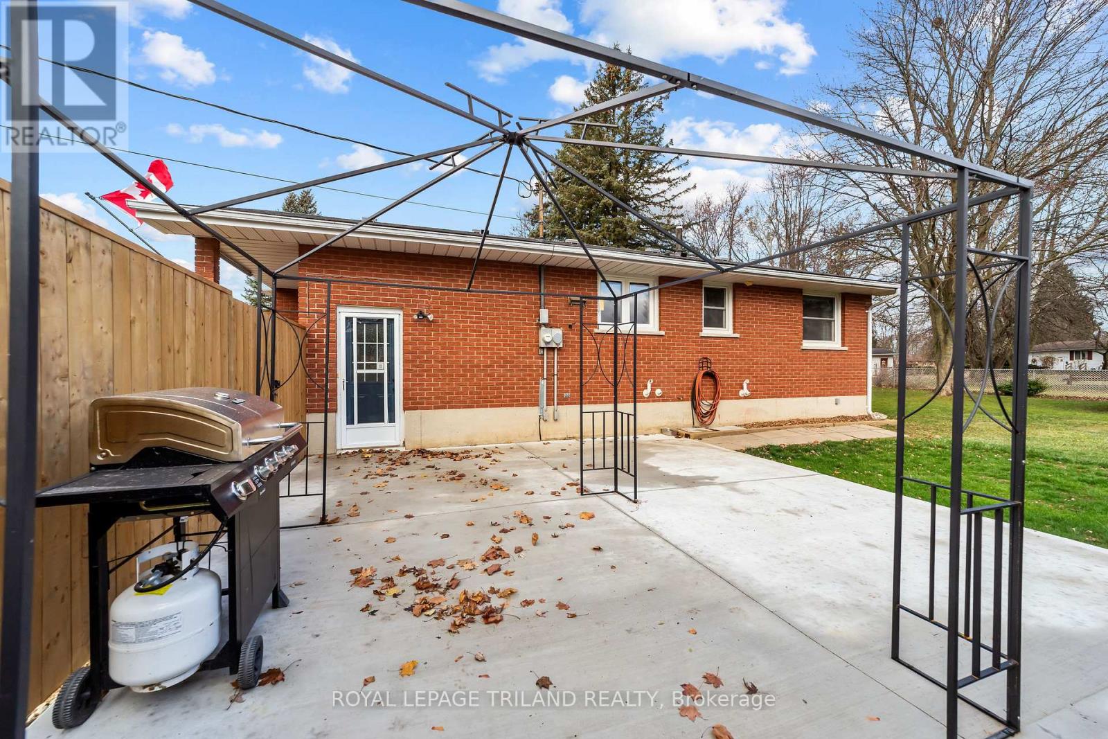 249 Coad Street, Southwest Middlesex, Ontario  N0L 1M0 - Photo 30 - X12581512