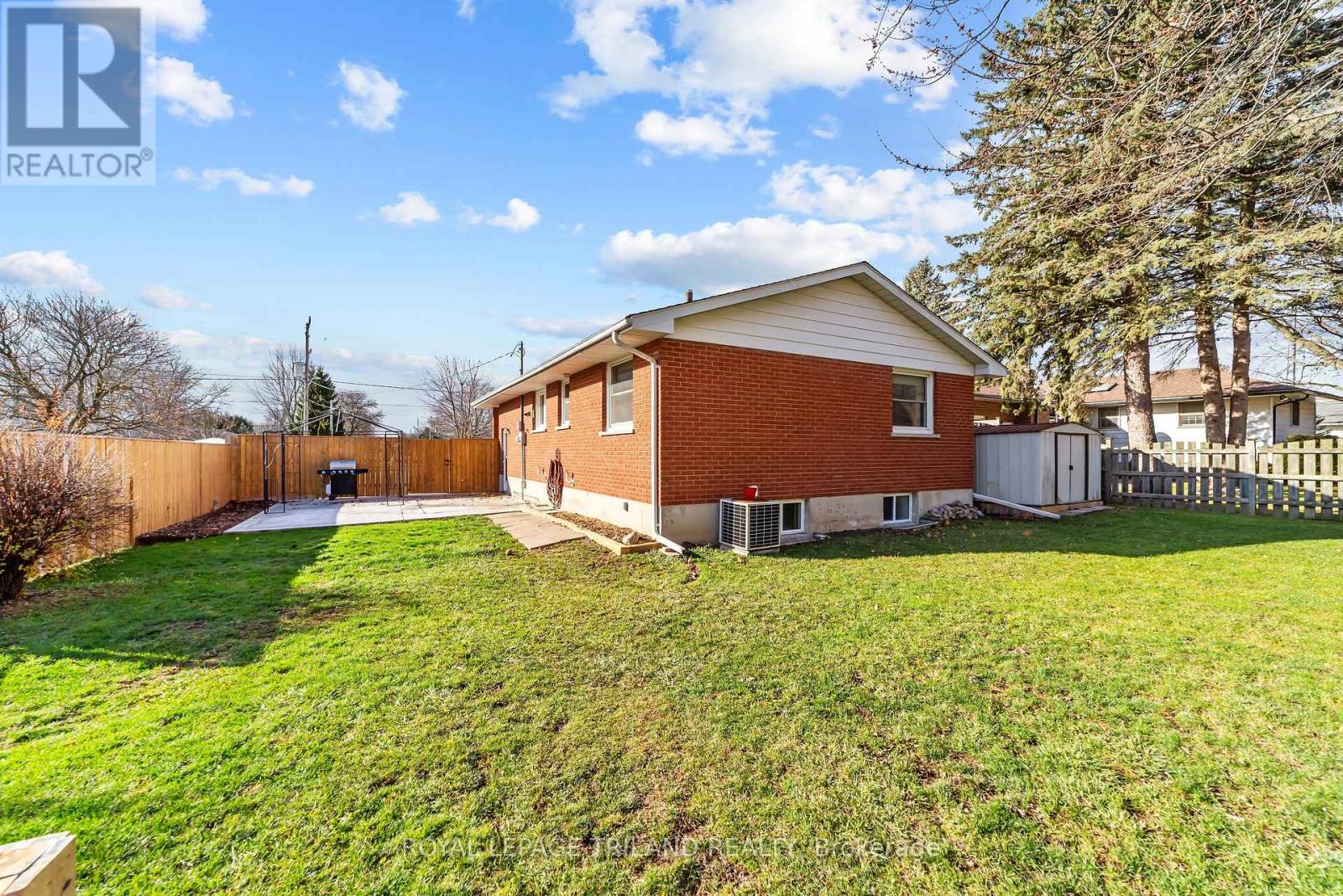 249 Coad Street, Southwest Middlesex, Ontario  N0L 1M0 - Photo 32 - X12581512