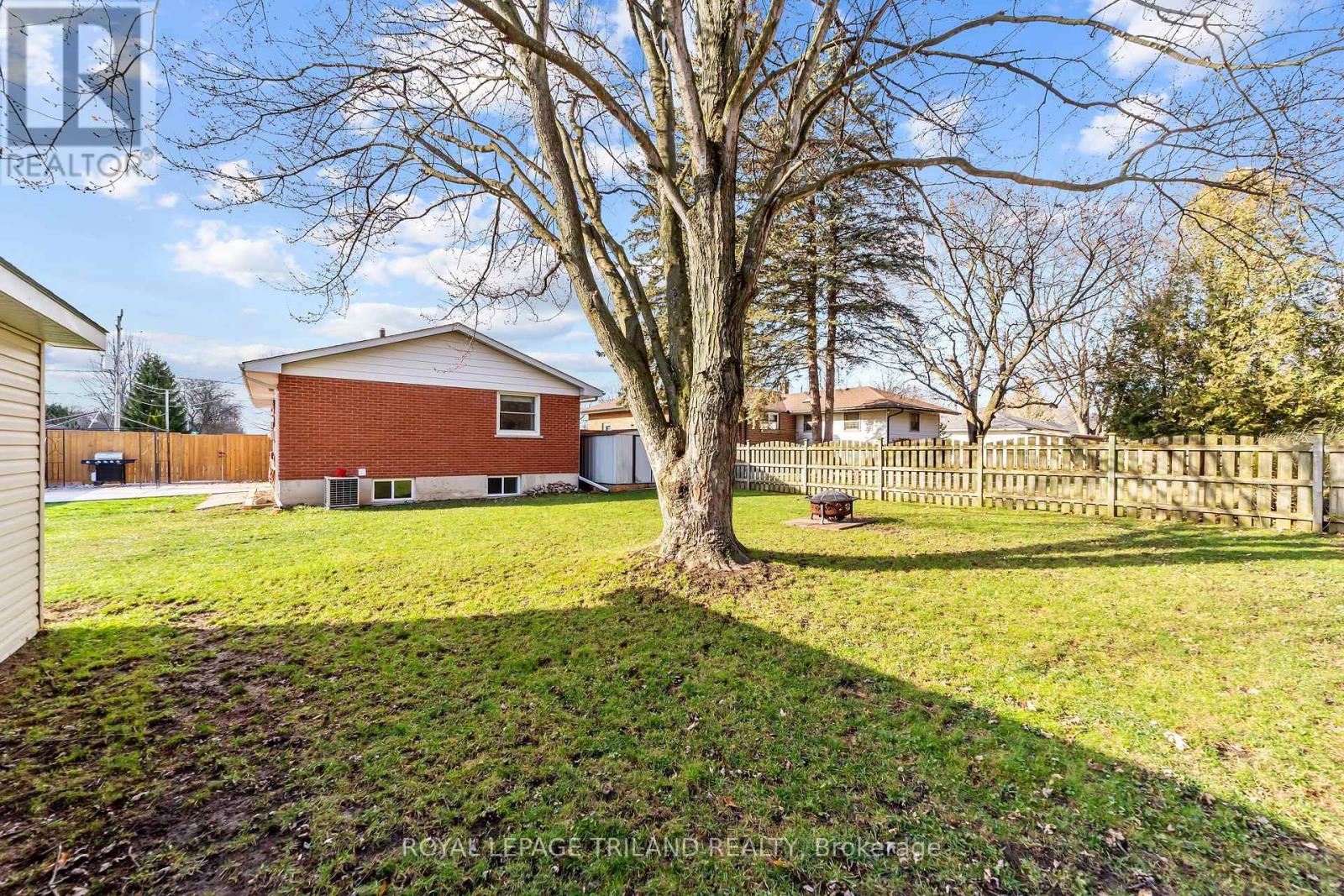 249 Coad Street, Southwest Middlesex, Ontario  N0L 1M0 - Photo 33 - X12581512