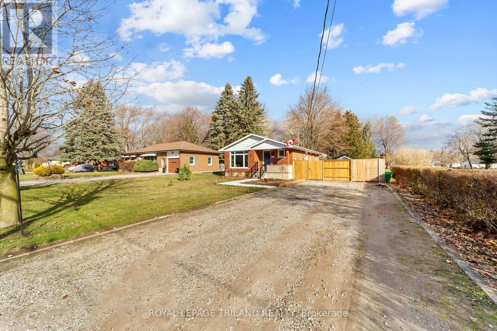 249 Coad Street, Southwest Middlesex, Ontario  N0L 1M0 - Photo 4 - X12581512