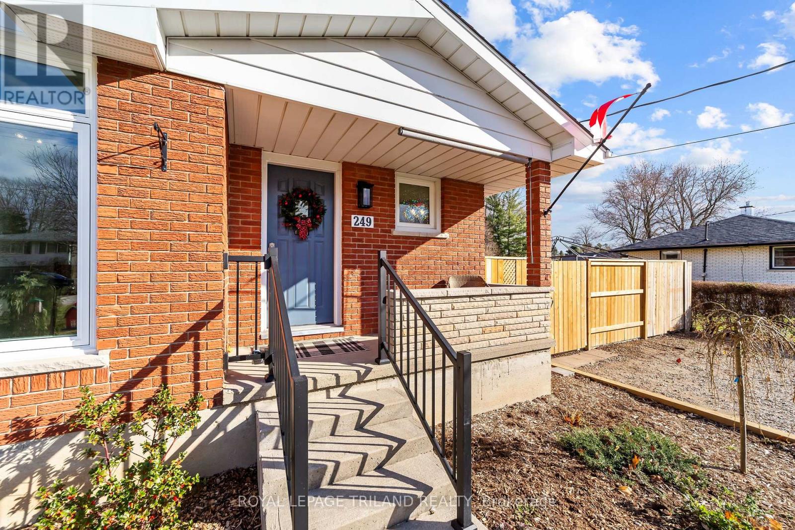 249 Coad Street, Southwest Middlesex, Ontario  N0L 1M0 - Photo 5 - X12581512