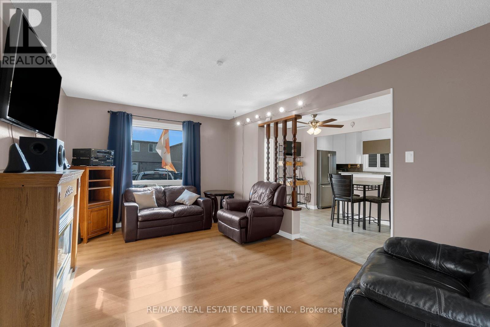 5 Hawkins Court, Brampton, Ontario  L6S 2N7 - Photo 3 - W12581172