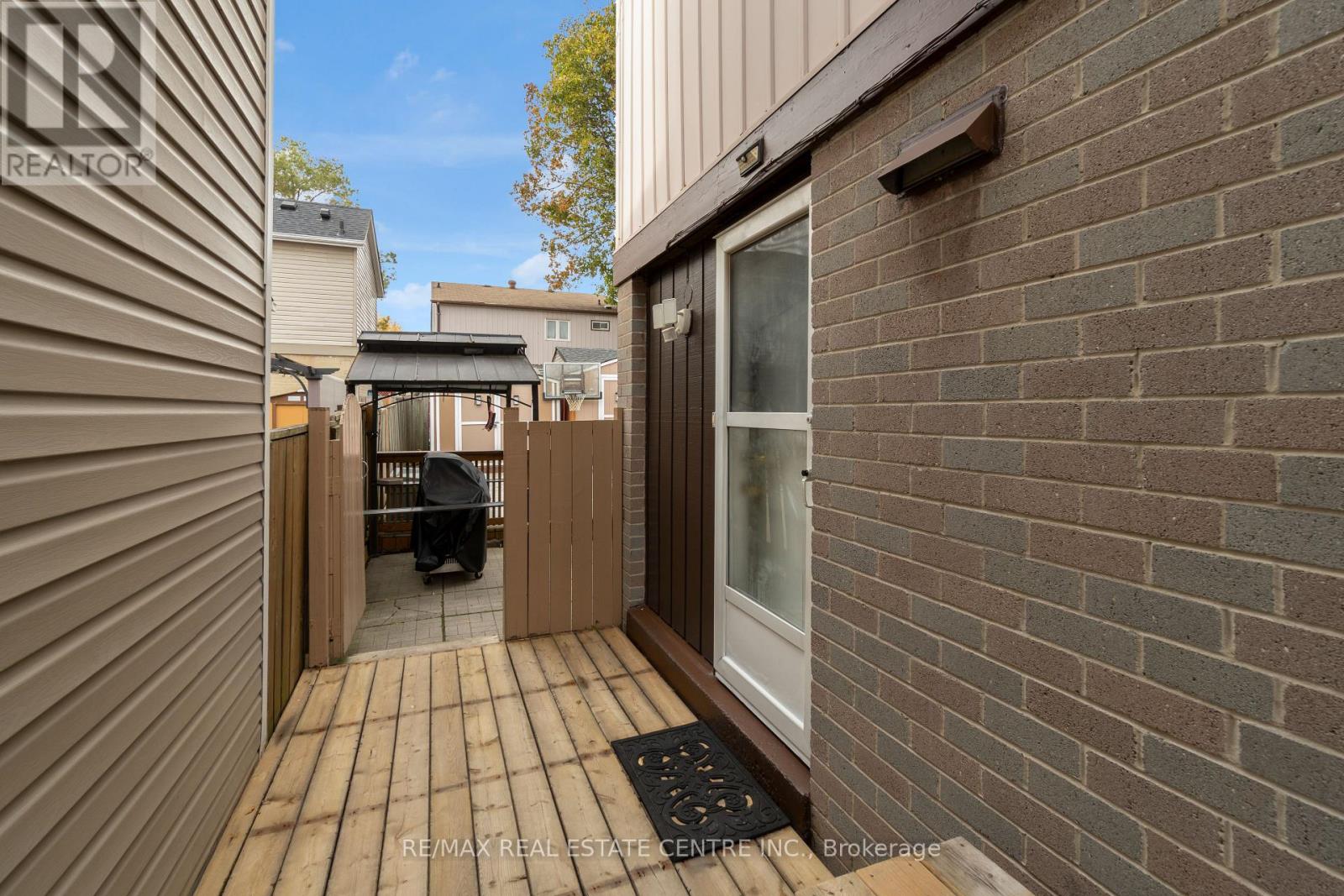 5 Hawkins Court, Brampton, Ontario  L6S 2N7 - Photo 33 - W12581172