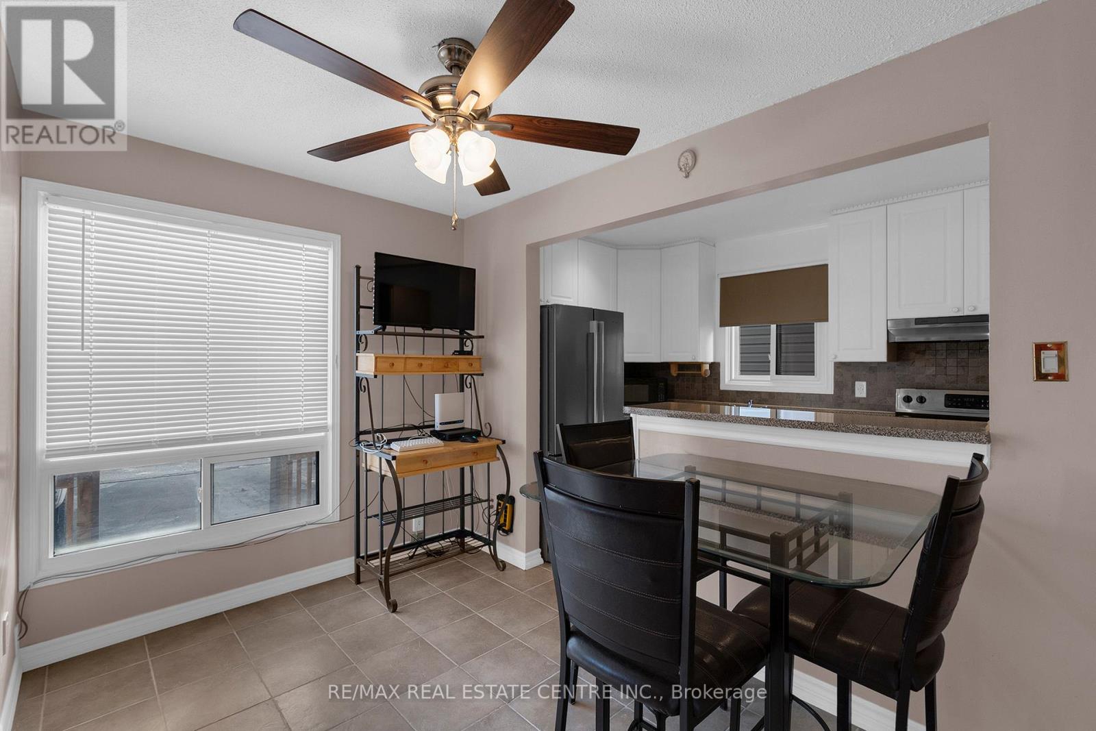 5 Hawkins Court, Brampton, Ontario  L6S 2N7 - Photo 7 - W12581172