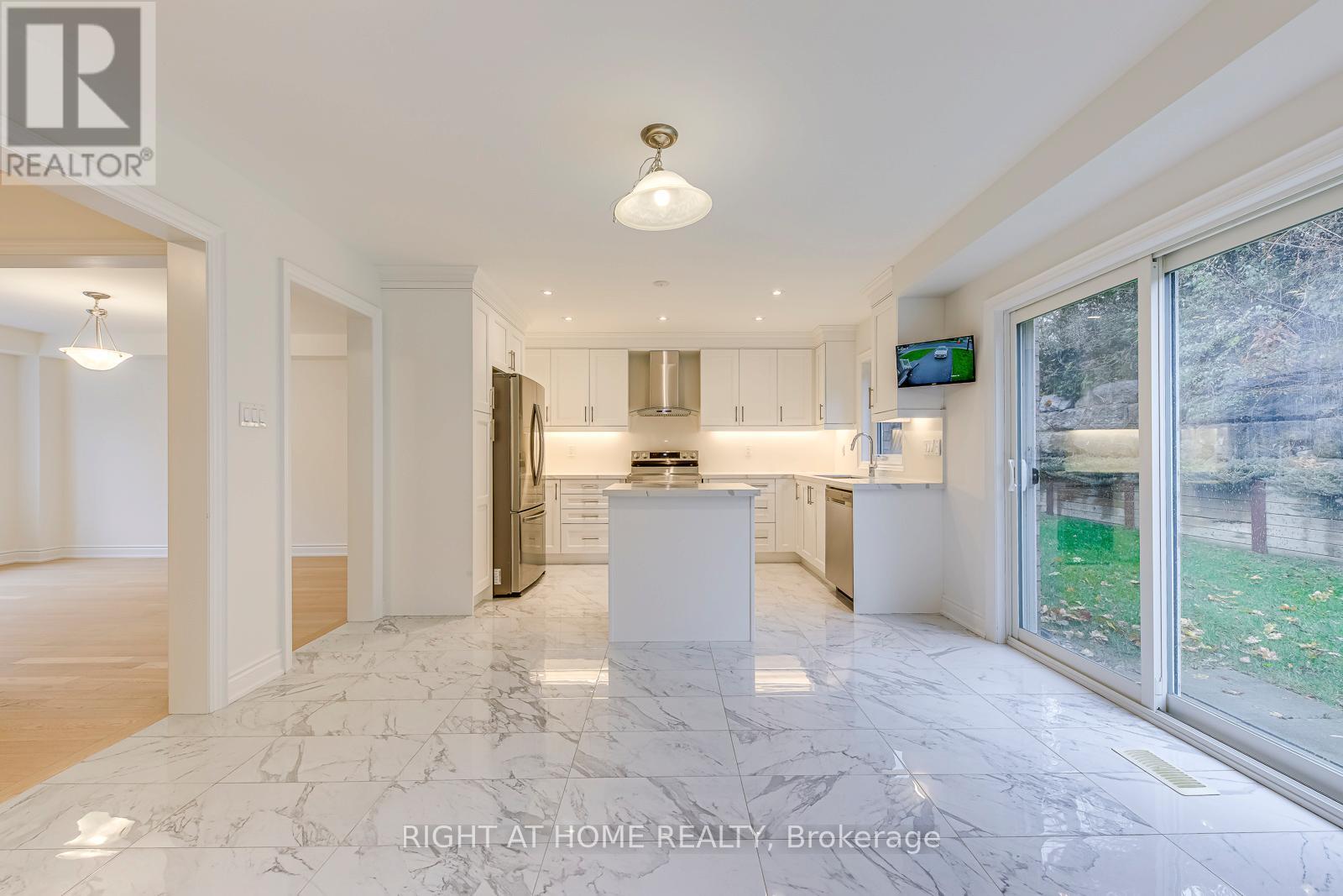 2577 Islington Avenue, Toronto, Ontario  M9V 4A2 - Photo 8 - W12581204