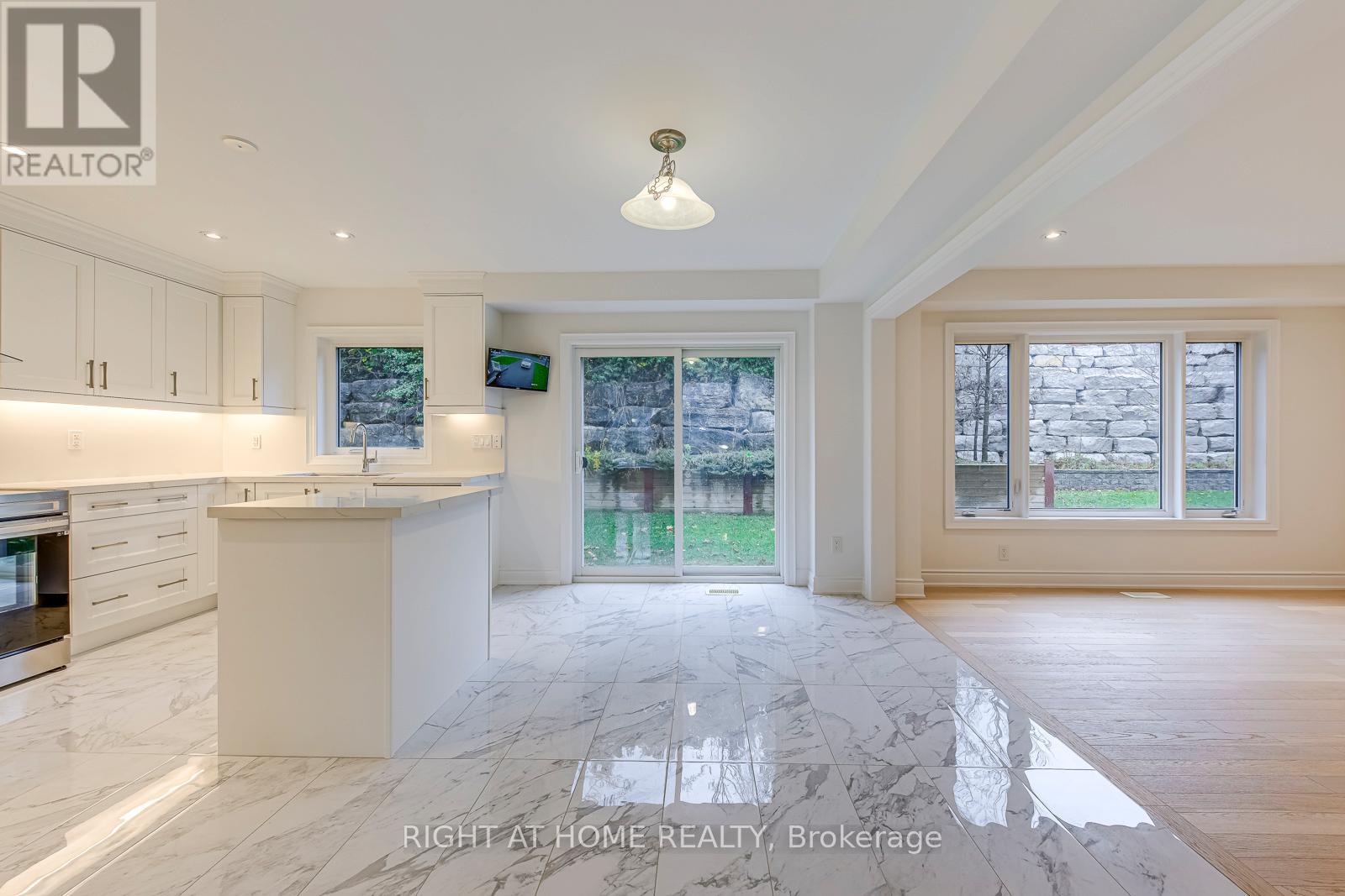 2577 Islington Avenue, Toronto, Ontario  M9V 4A2 - Photo 9 - W12581204