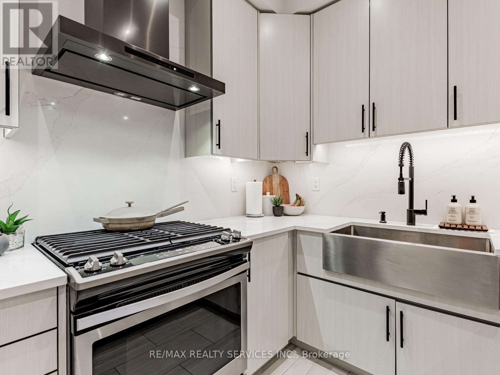 71 Elder Avenue, Toronto, Ontario  M8W 0B8 - Photo 13 - W12581218