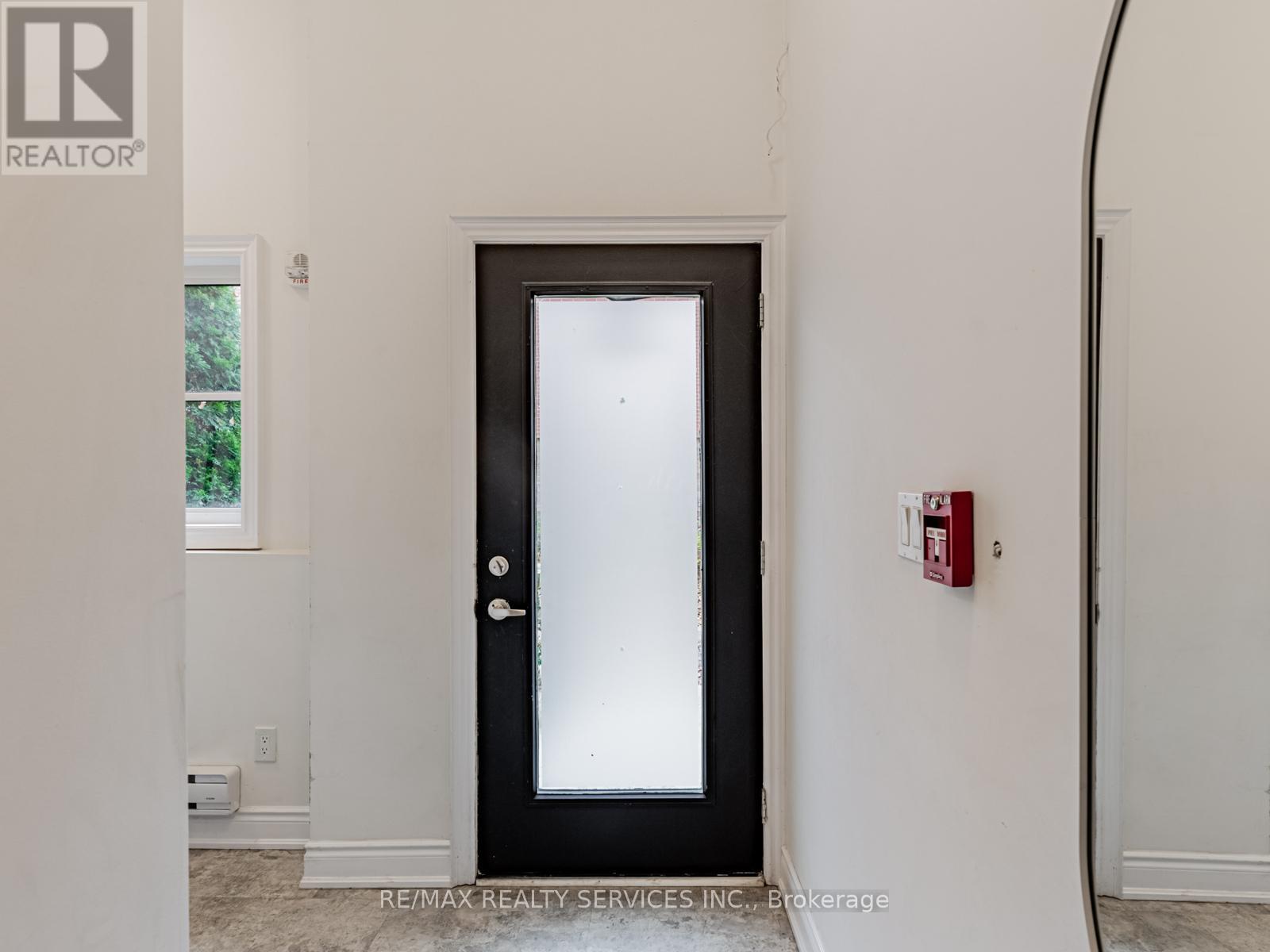 71 Elder Avenue, Toronto, Ontario  M8W 0B8 - Photo 3 - W12581218