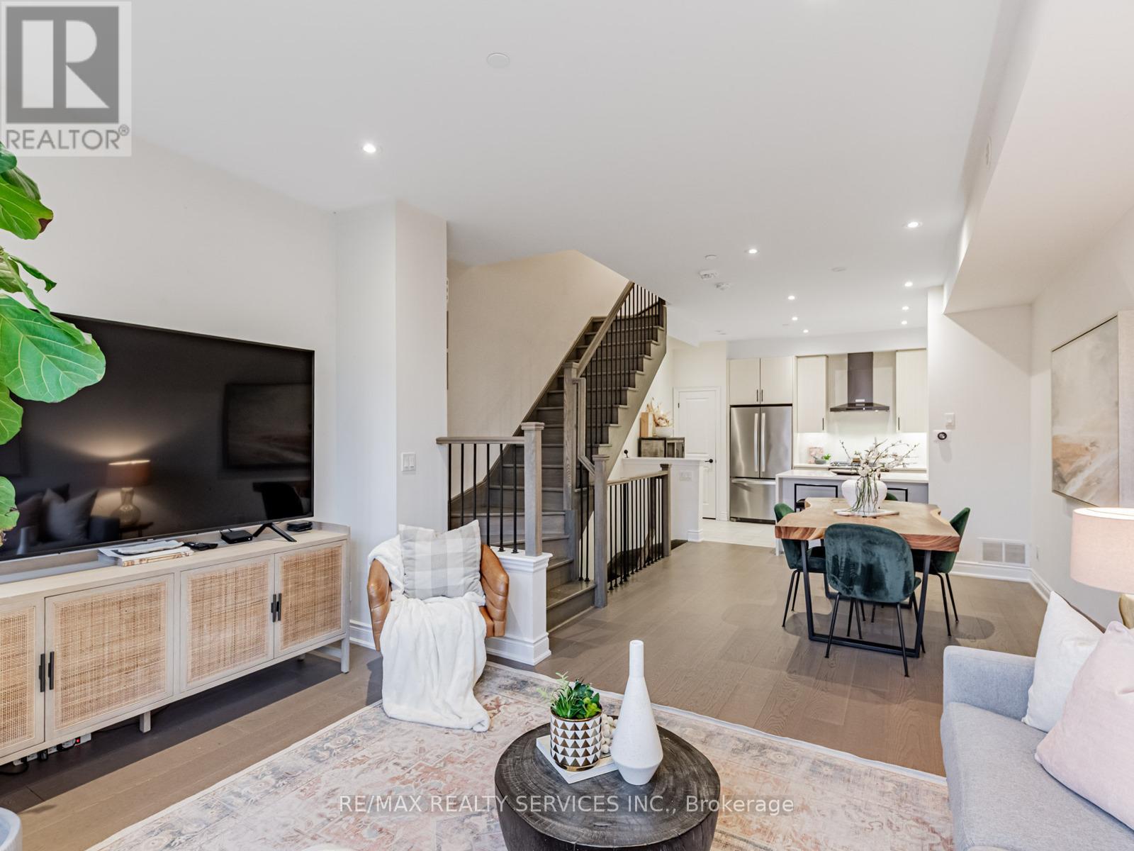 71 Elder Avenue, Toronto, Ontario  M8W 0B8 - Photo 6 - W12581218