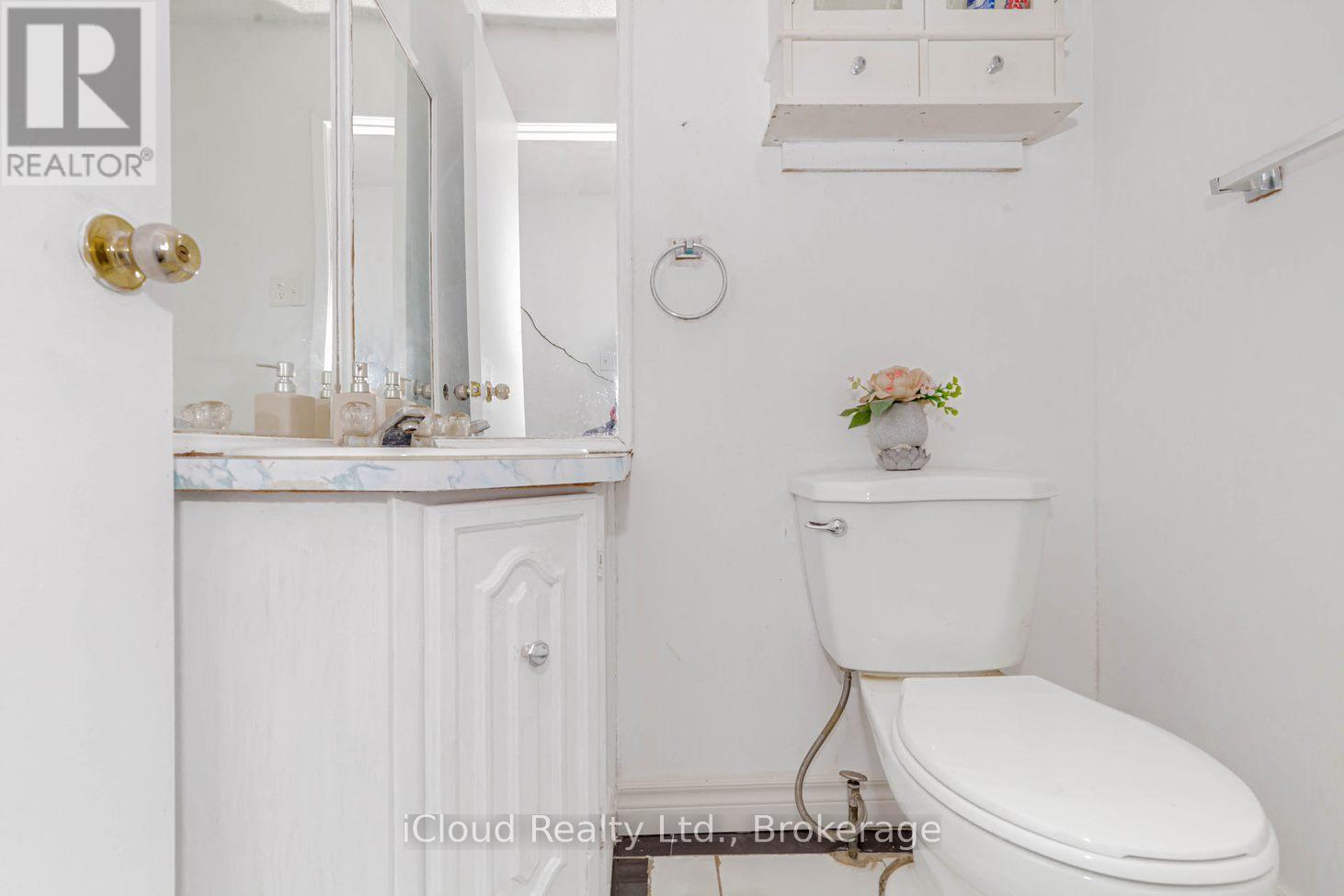 Unit 1 - 7406 Darcel Avenue E, Mississauga, Ontario  L4T 2X7 - Photo 15 - W12581244