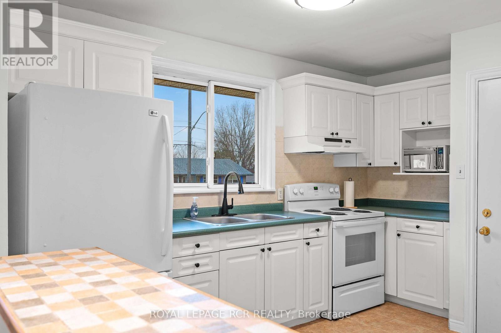 86 Bythia Street, Orangeville, Ontario L9W 2S6 - Photo 14 - W12581268