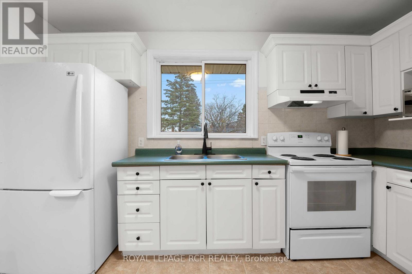 86 Bythia Street, Orangeville, Ontario L9W 2S6 - Photo 16 - W12581268