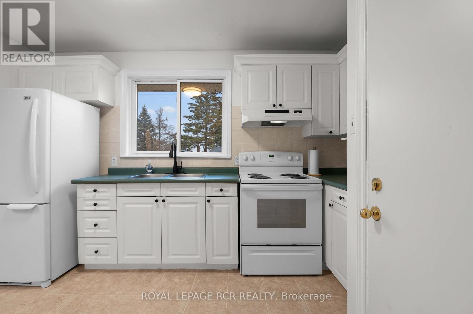 86 Bythia Street, Orangeville, Ontario L9W 2S6 - Photo 17 - W12581268