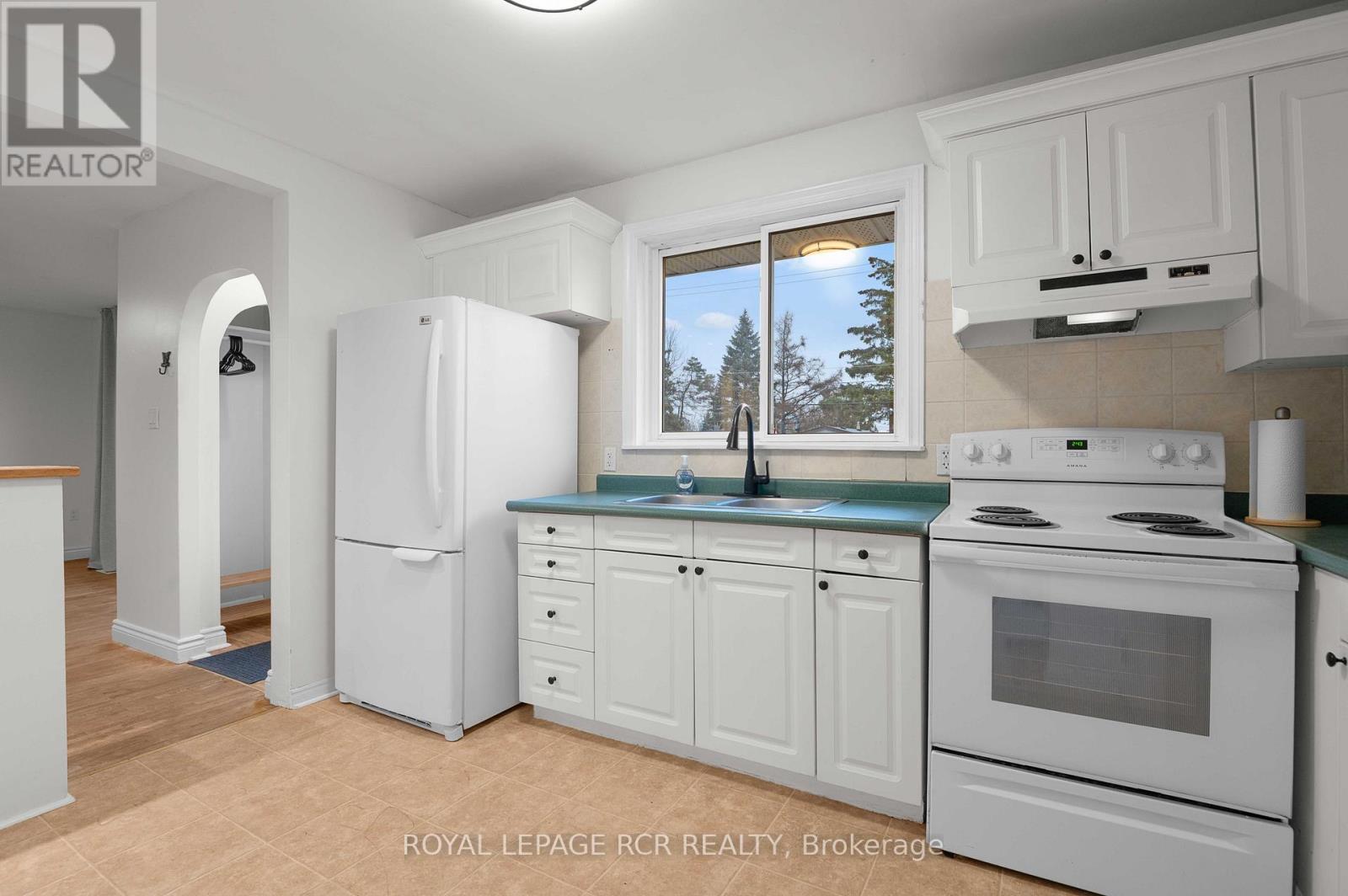 86 Bythia Street, Orangeville, Ontario L9W 2S6 - Photo 18 - W12581268