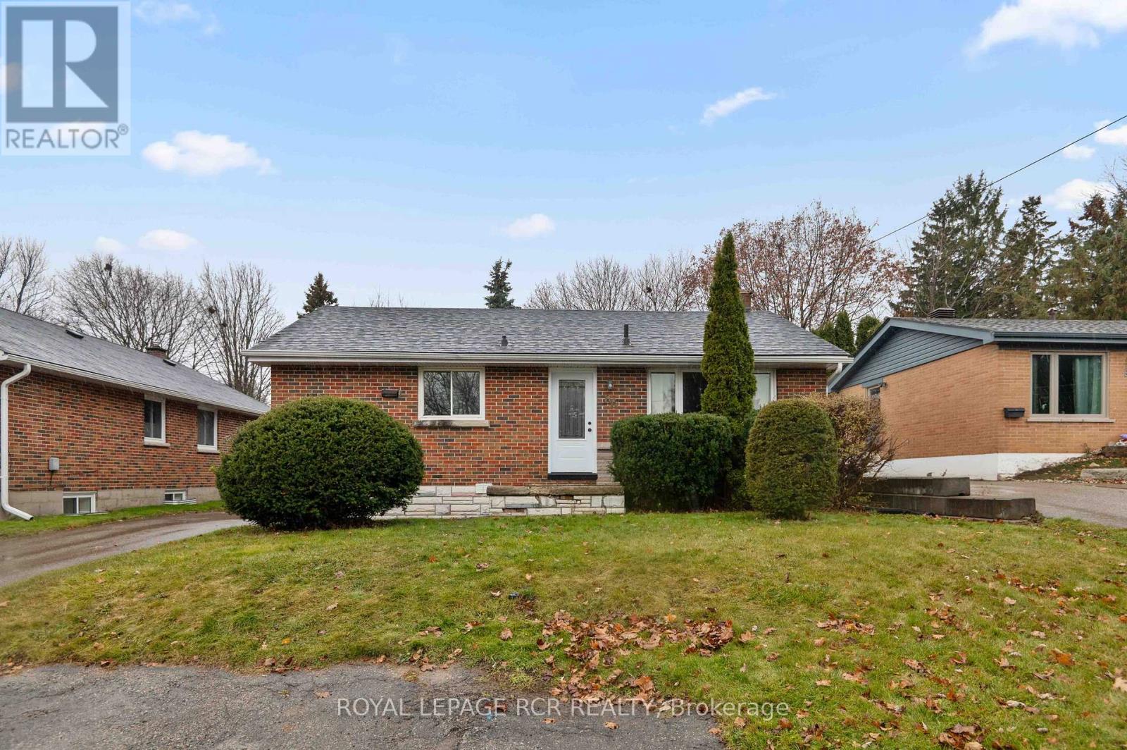 86 Bythia Street, Orangeville, Ontario L9W 2S6 - Photo 2 - W12581268