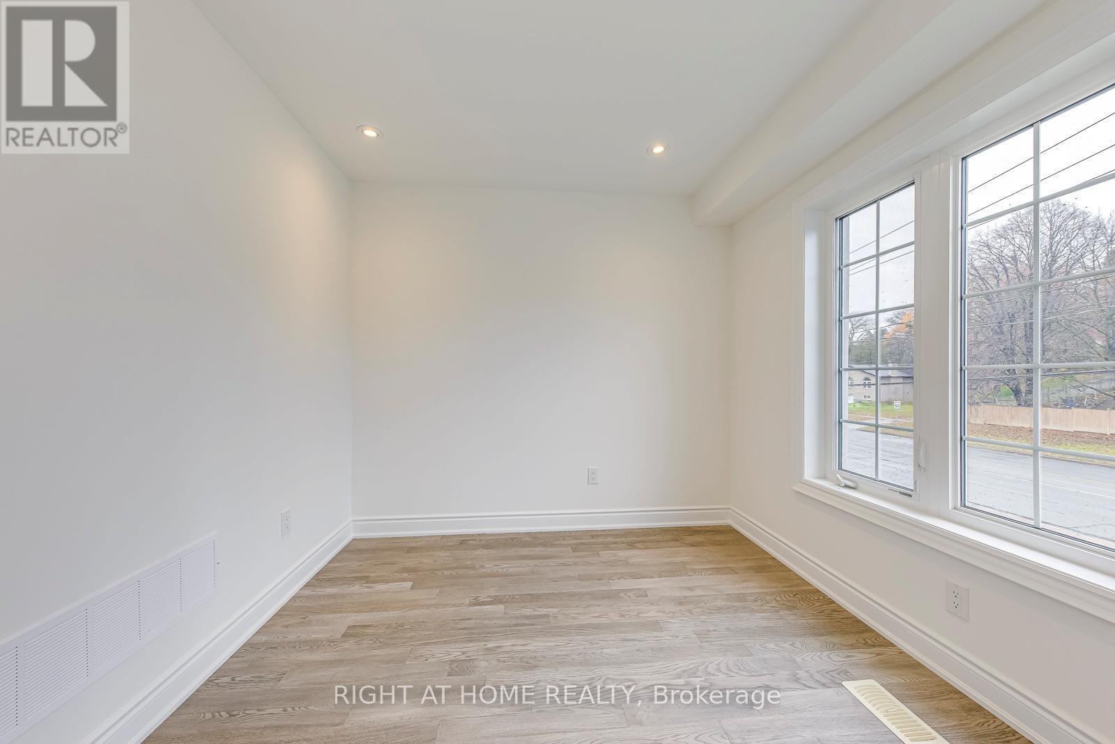 2579 Islington Avenue, Toronto, Ontario  M9V 4A2 - Photo 18 - W12581292