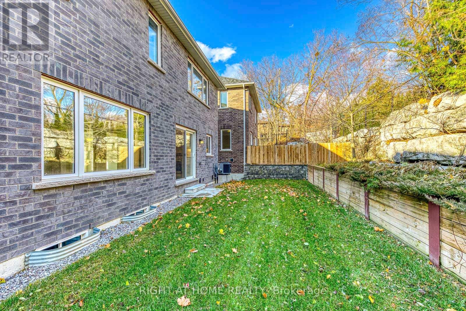 2579 Islington Avenue, Toronto, Ontario  M9V 4A2 - Photo 45 - W12581292