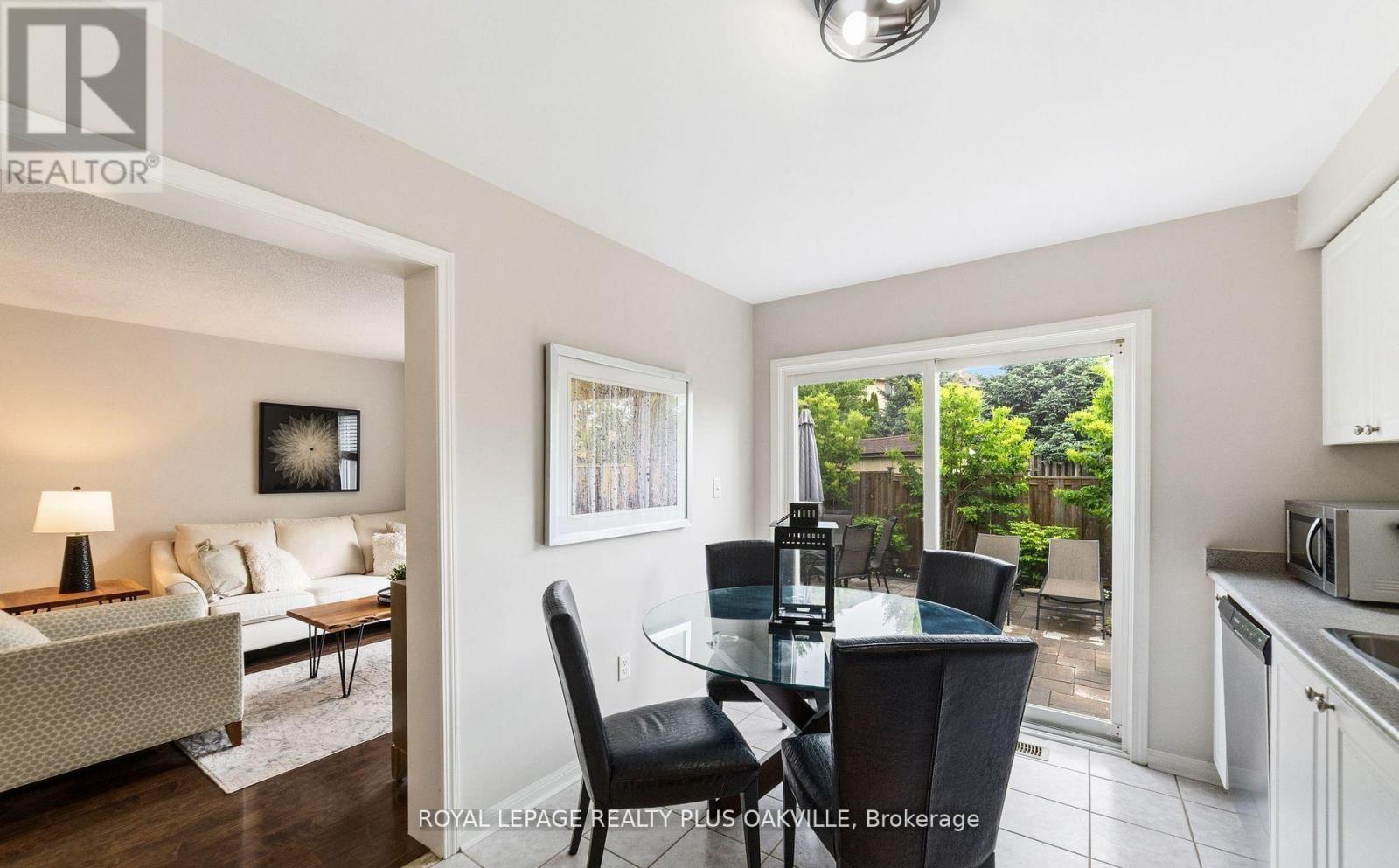 2185 Baronwood Drive, Oakville, Ontario  L6M 4S4 - Photo 10 - W12581298