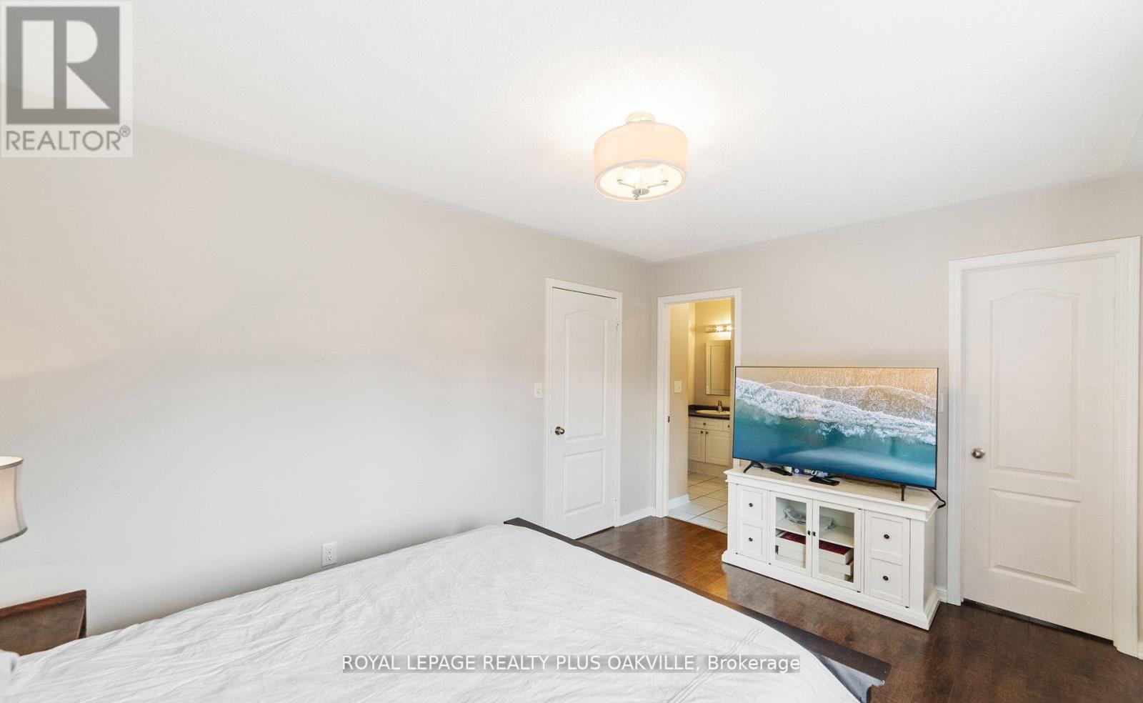 2185 Baronwood Drive, Oakville, Ontario  L6M 4S4 - Photo 17 - W12581298