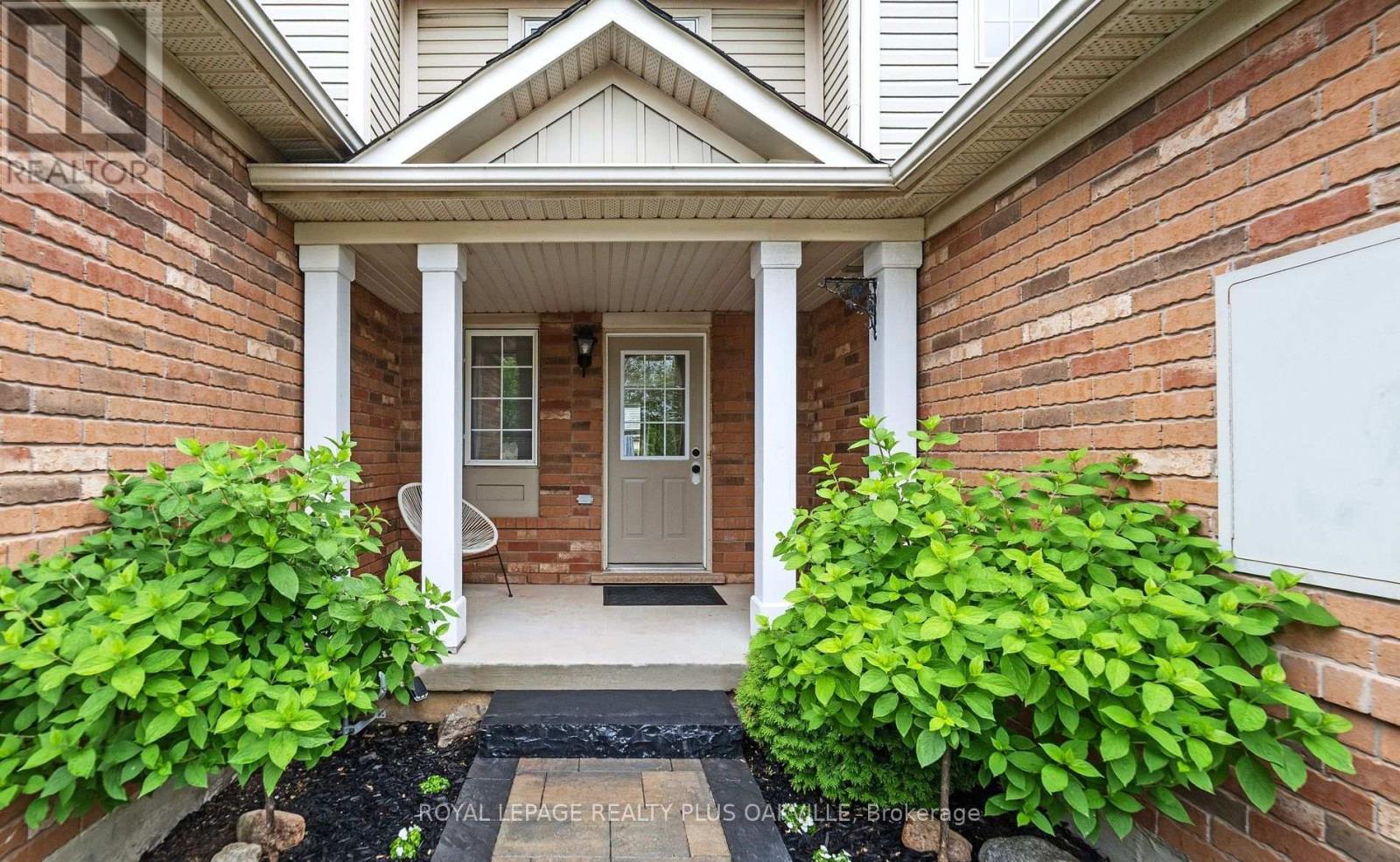 2185 Baronwood Drive, Oakville, Ontario  L6M 4S4 - Photo 2 - W12581298