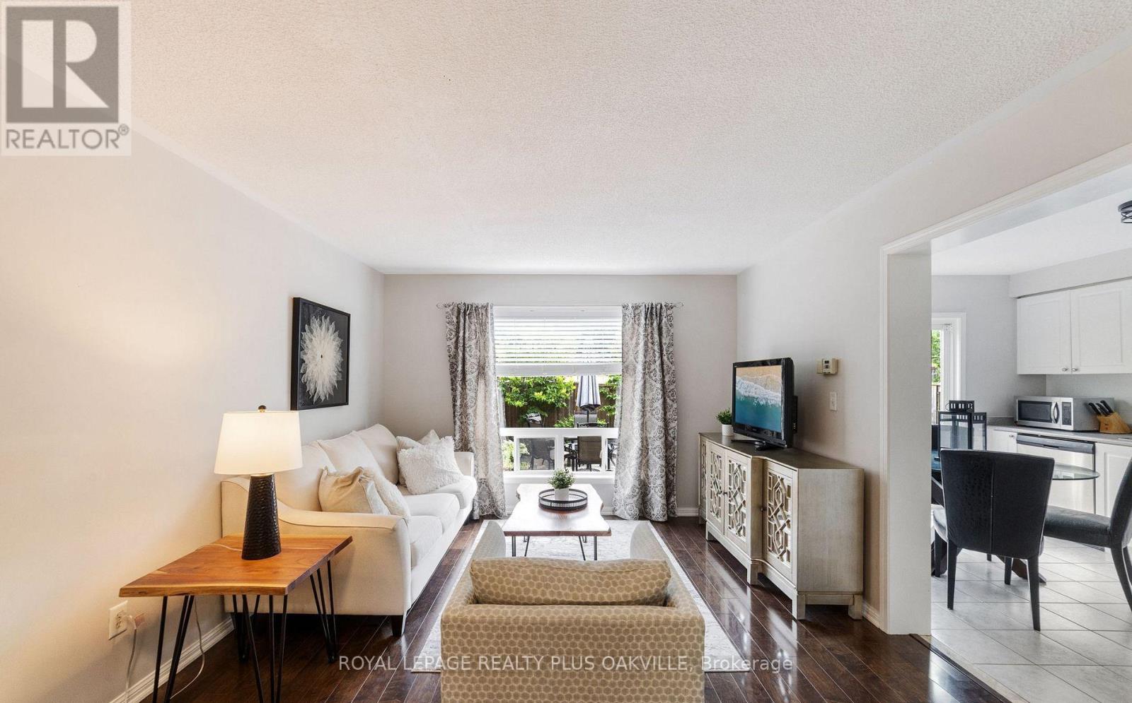 2185 Baronwood Drive, Oakville, Ontario  L6M 4S4 - Photo 4 - W12581298