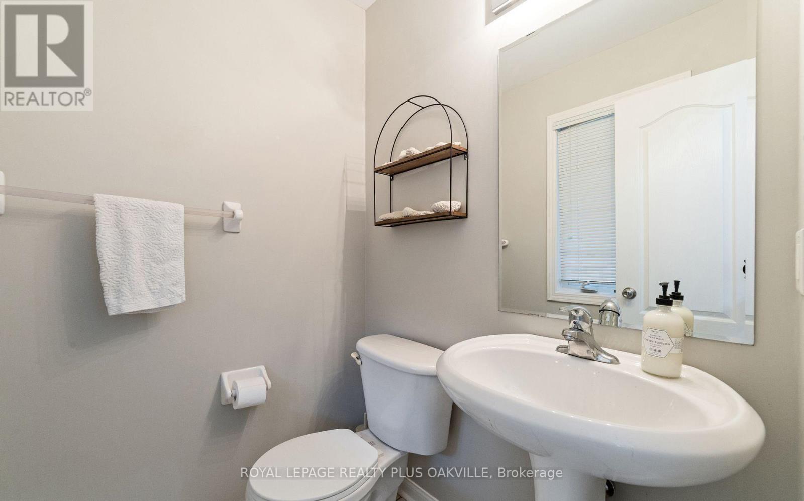 2185 Baronwood Drive, Oakville, Ontario  L6M 4S4 - Photo 5 - W12581298