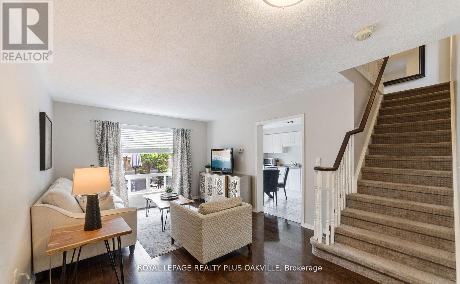 2185 Baronwood Drive, Oakville, Ontario  L6M 4S4 - Photo 7 - W12581298