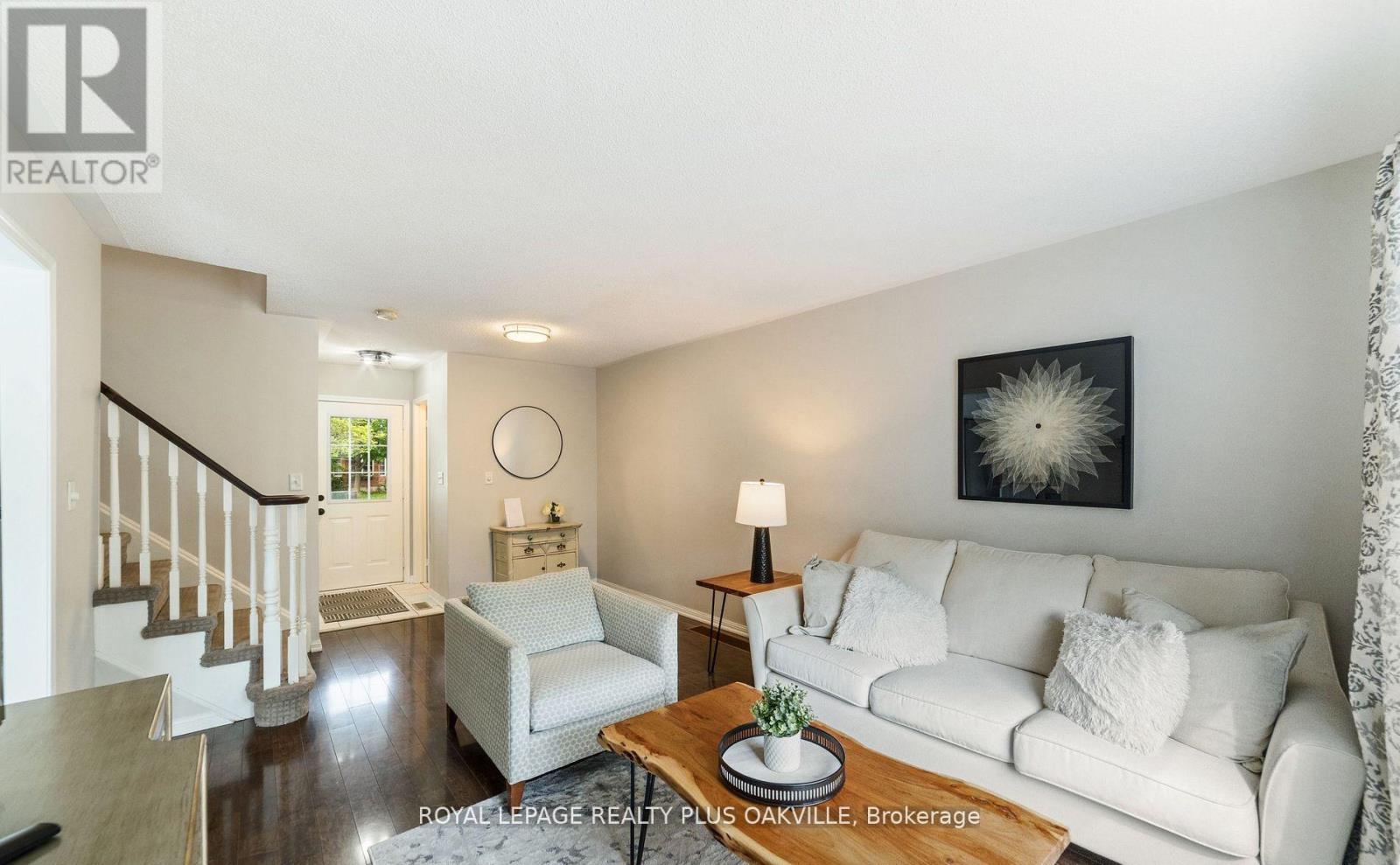 2185 Baronwood Drive, Oakville, Ontario  L6M 4S4 - Photo 8 - W12581298