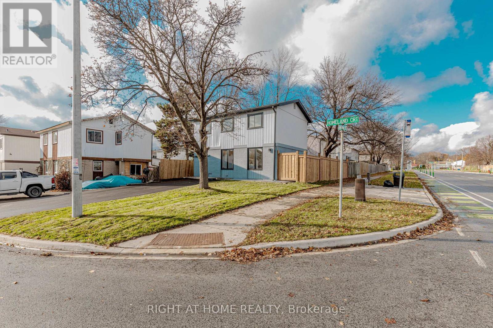 1 Homeland Court, Brampton, Ontario  L6S 1R8 - Photo 2 - W12581330