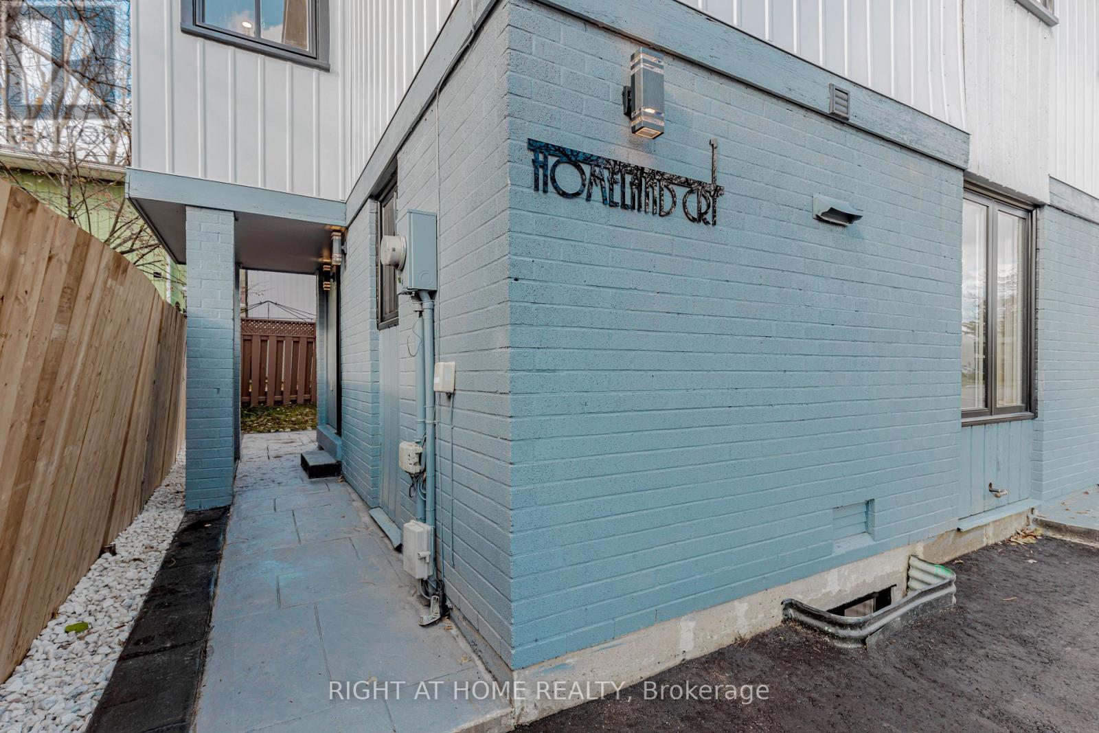 1 Homeland Court, Brampton, Ontario  L6S 1R8 - Photo 4 - W12581330