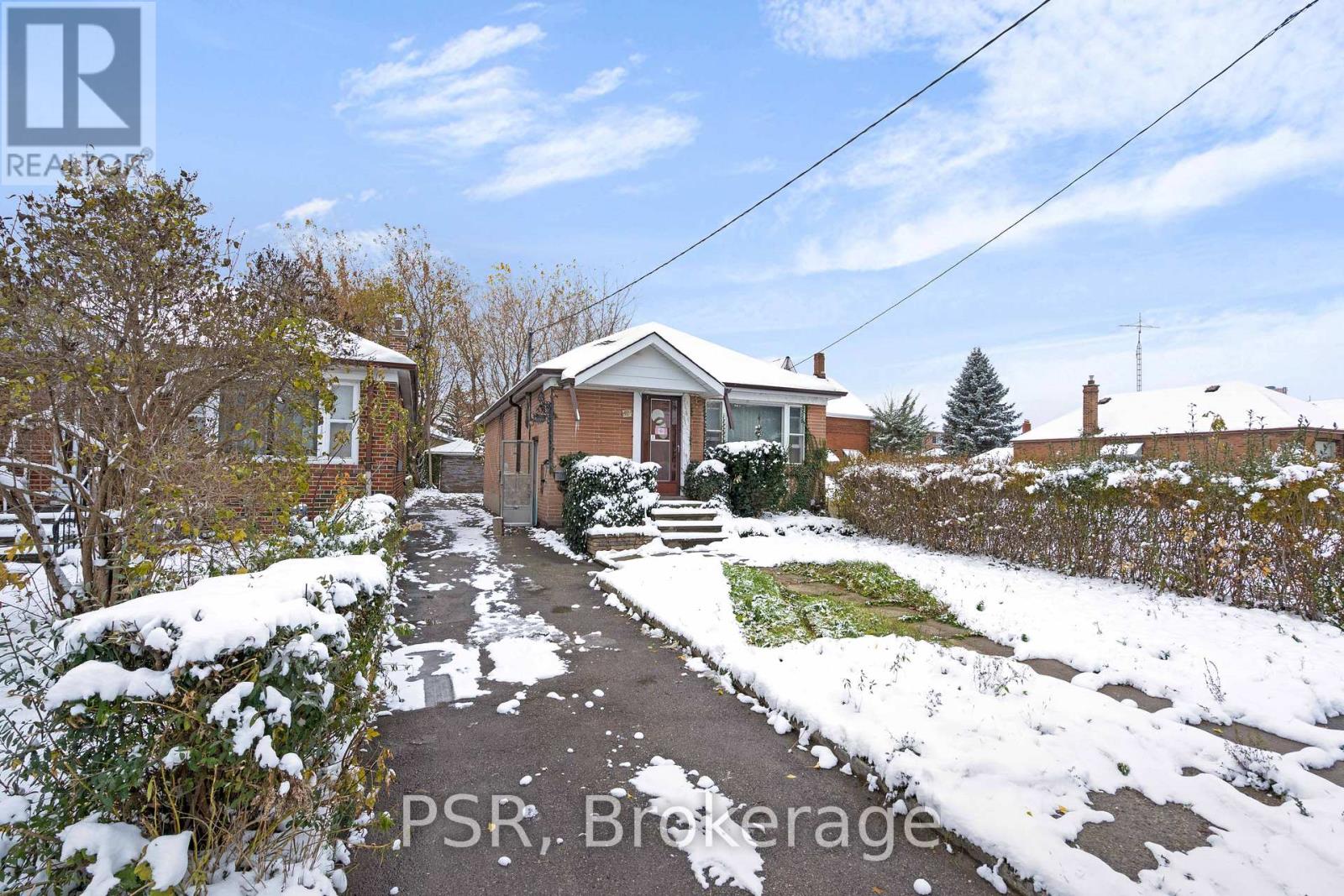 10 ARNOLD AVENUE, Toronto, Ontario