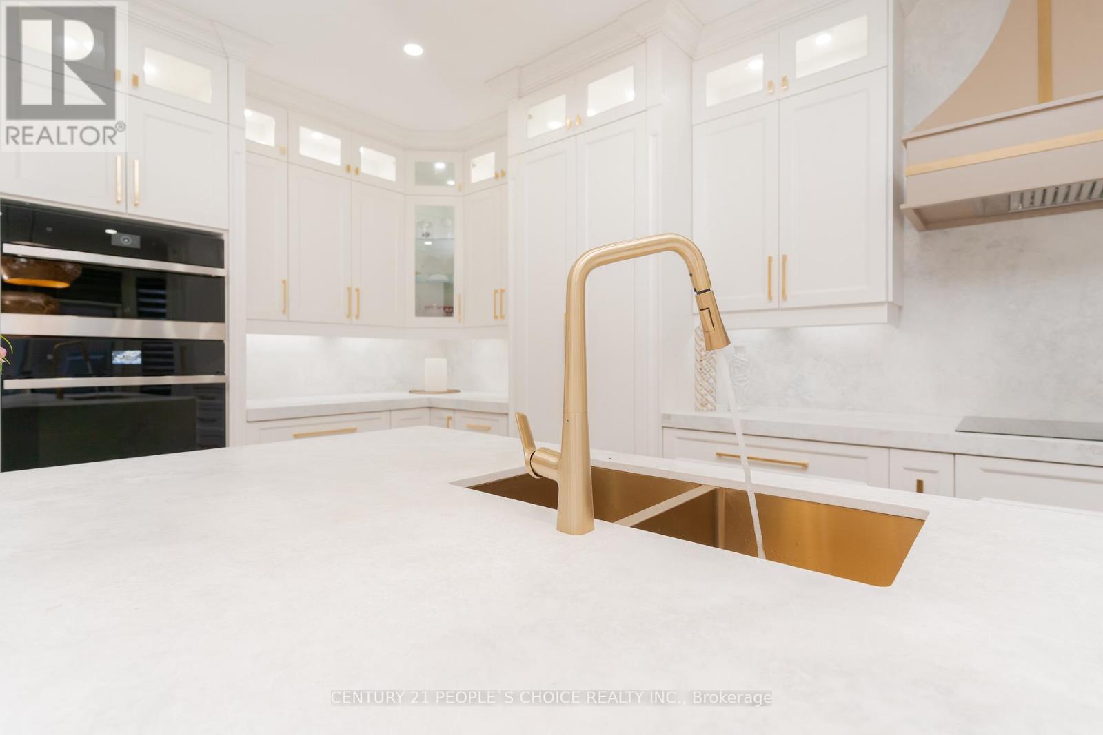 39 Huntspoint Drive, Brampton, Ontario  L6P 2E9 - Photo 23 - W12581374