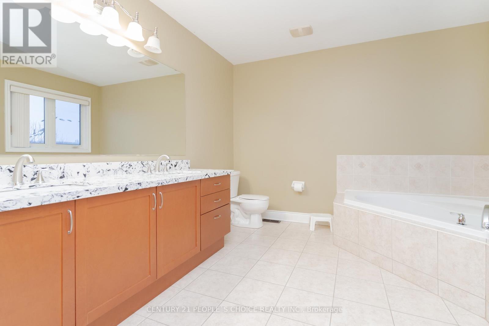 39 Huntspoint Drive, Brampton, Ontario  L6P 2E9 - Photo 36 - W12581374