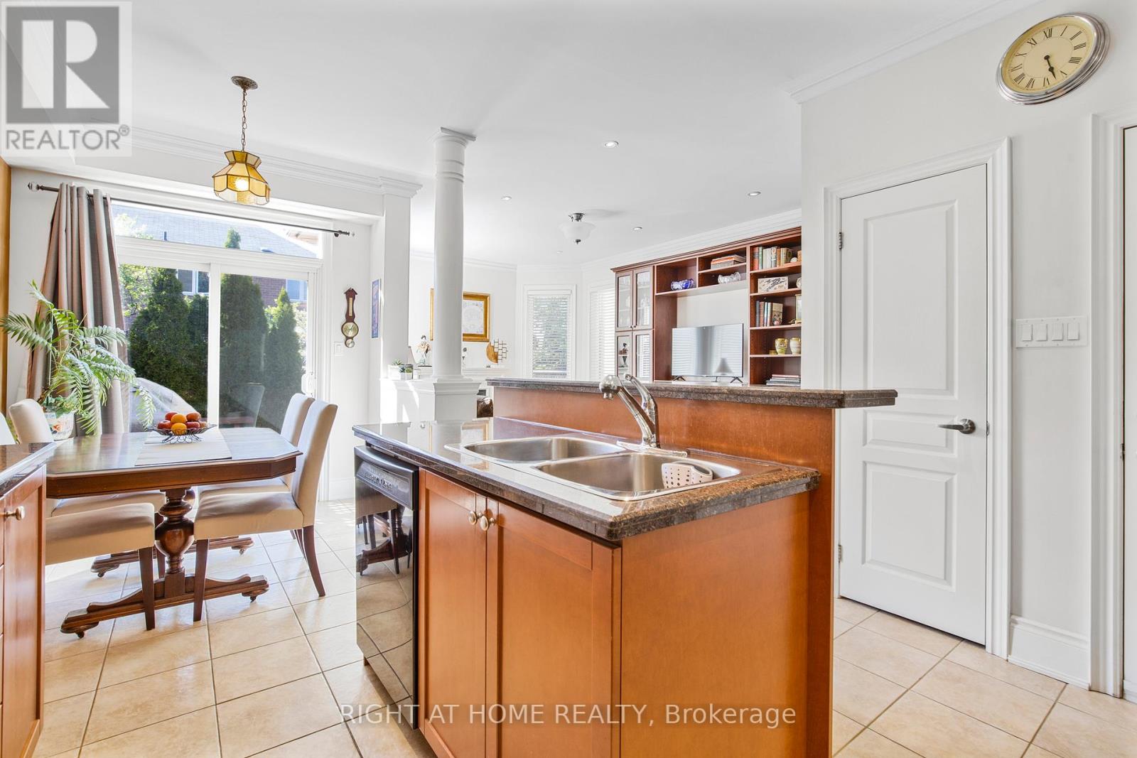 3351 Hayhurst Crescent, Oakville, Ontario  L6L 6T8 - Photo 10 - W12581394