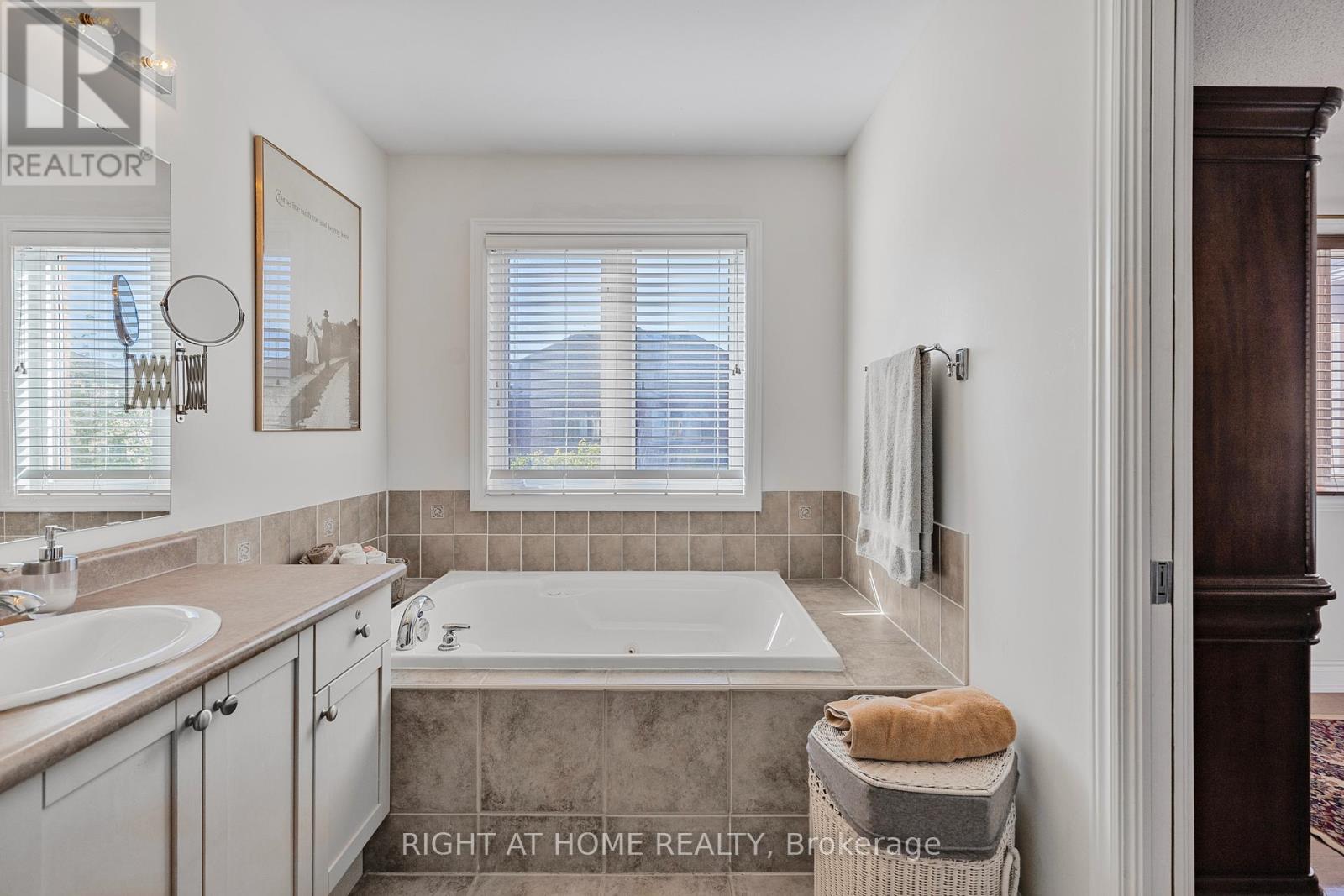 3351 Hayhurst Crescent, Oakville, Ontario  L6L 6T8 - Photo 20 - W12581394